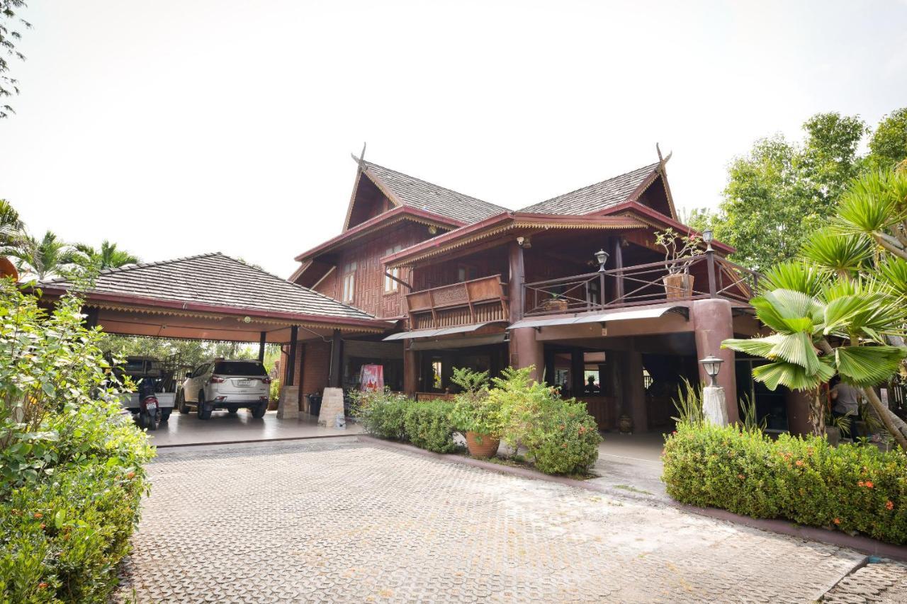 Oyo 536 Reuan Kanthima Ban Laem Chabang Exterior foto
